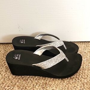 Sandles with silver glitter size 9